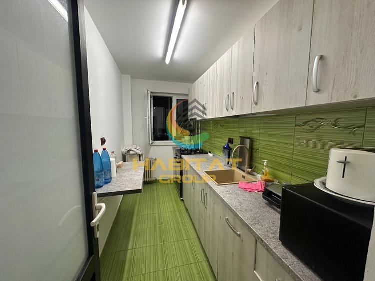 Apartament cu 3 camere semidecomandat, mobilat în Victoriei