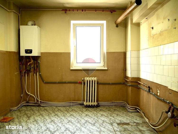 Apartament cu 4 camere în Cetate