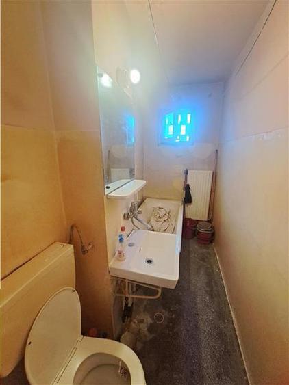 Apartament cu 3 camere semidecomandat în Șagului
