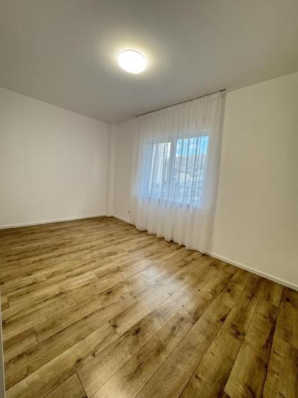 Apartament cu 3 camere semidecomandat în Florești — fotografia 3