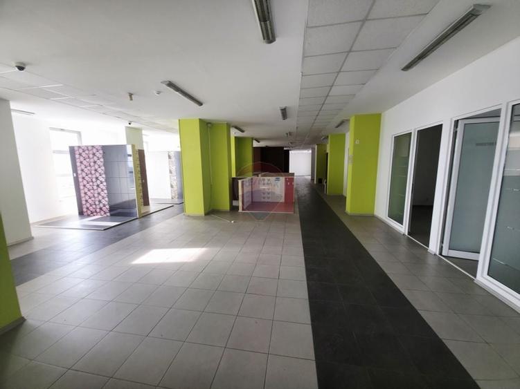 Spațiu comercial de 828 mp de vânzare în zona 1 Mai - 10