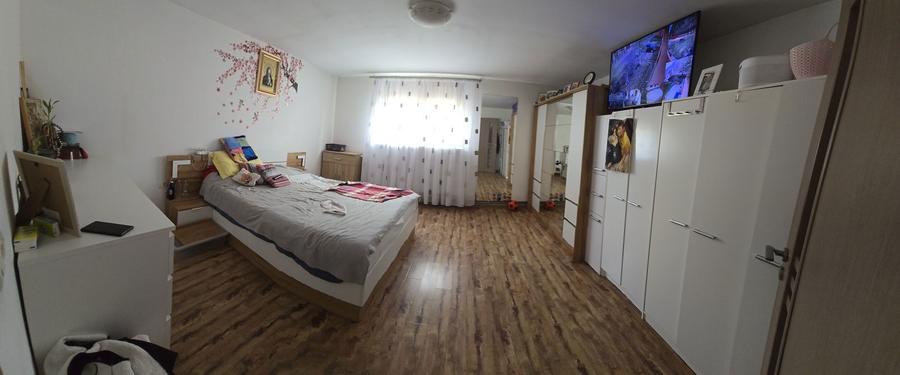 Casa renovata, cu 2924 mp teren. Front stradal 38 m. Garaj 2 masini. - 7