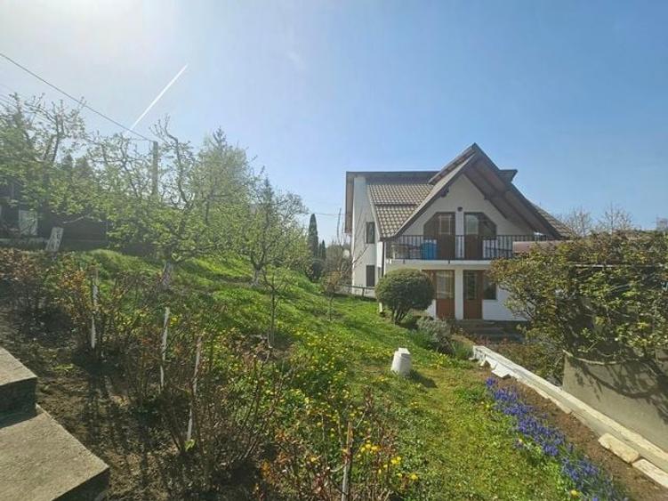 VILĂ ELEGANTĂ CU PRIVELIȘTE DEOSEBITĂ – VALENII DE MUNTE - 2