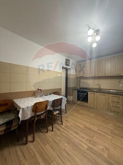 Apartament cu 3 camere de inchiriat in zona Central - 2