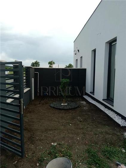 Sacalaz- proiect deosebit-4 camere- curte interioara - 2