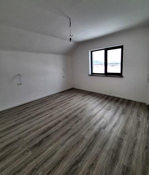 Casa individuala -4 camere-  curte spațioasă - 25