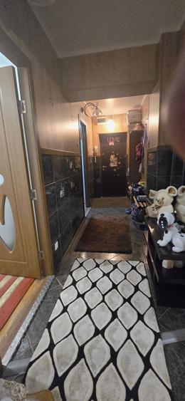 Targoviste,  Calea București,  bloc O1, vanzare apartament 4camere - 7