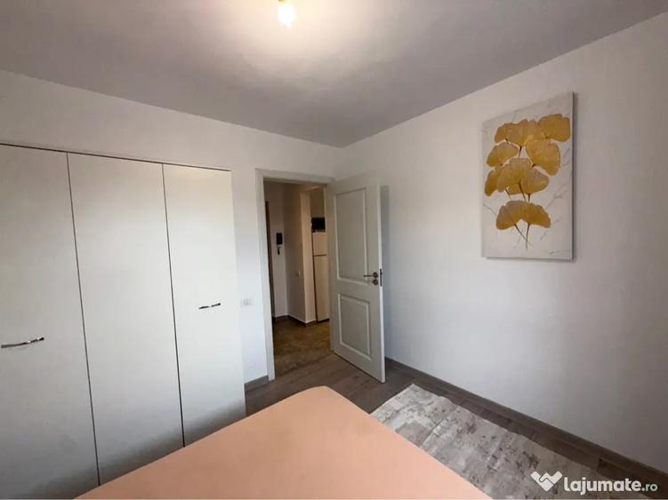 Apartament cu 2 camere decomandat în Victoriei