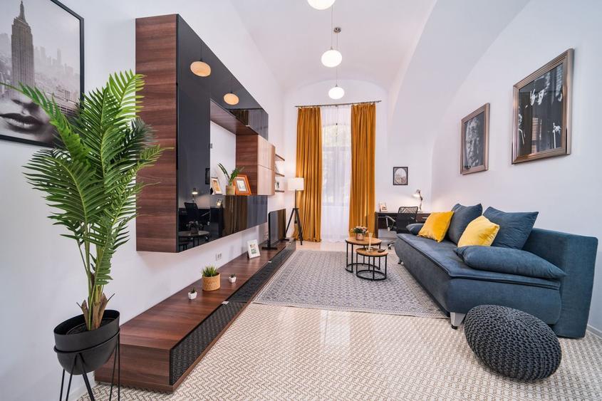 Apartament renovat in cladire istoric zona Unirii - 1