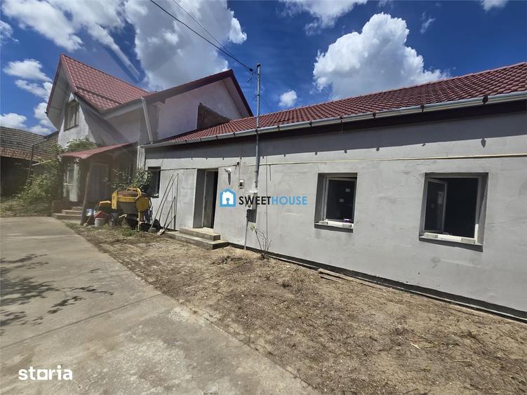 Casă cu 7 camere cu Teren 1250 Mp în Mândra