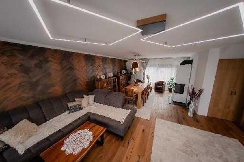 Casă cu 4 camere în Central