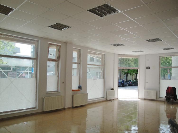 Centru - Spatiu stradal, 99 mp, cu vad comercial, ideal pentru farmacie - 4