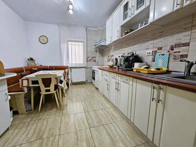 Apartament ---4 camere E3 - -etajul 3-MOBILAT - 5