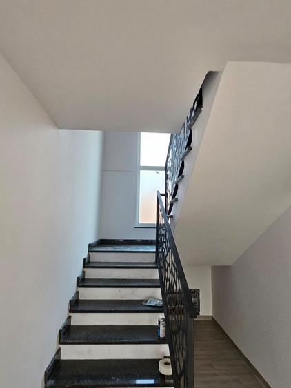 Casa & 7 ari de teren. - 2