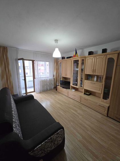 Vand apartament cu 3 camere zona Astra - Racadau - 1