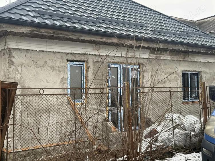 piatra neamt,vand 2 case in oglinda,gen duplex,de renovat ,se vand impreuna sau separat - 1