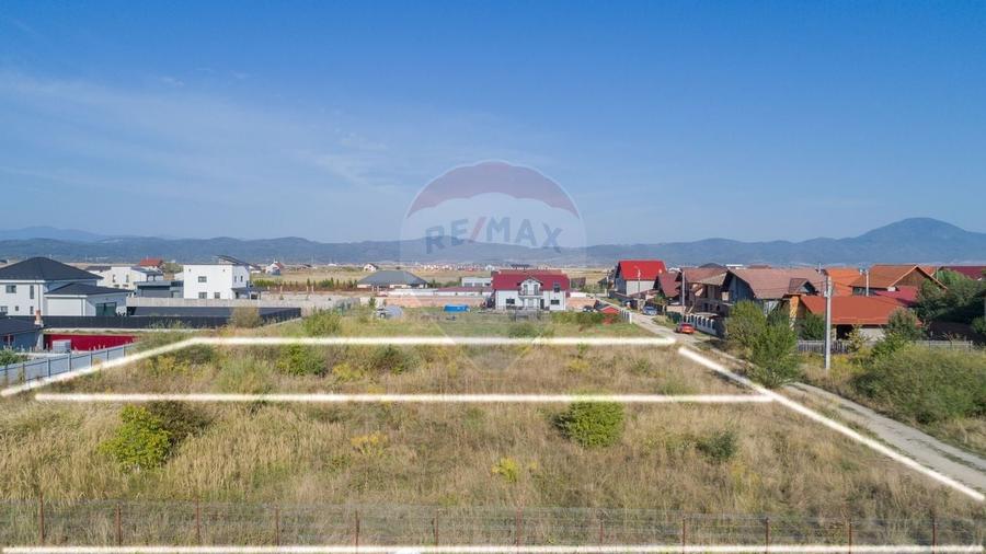 Teren de vanzare 1,000mp Cristian  - intravilan - 4