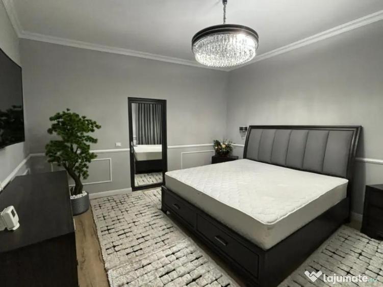 3 imobile distincte pozi?ionate intr-o curte cu teren de 7 - 9