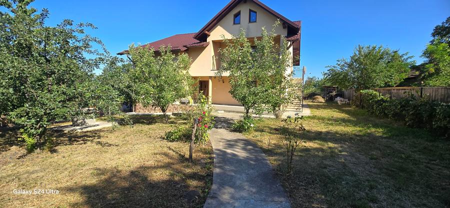 Casa cu etaj si 3552mp teren la Zaicesti - 1