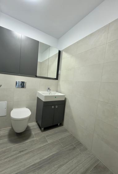 Apartament cu 2 camere de inchiriat in zona Tractorul la et 8/10,loc de parcare - 9