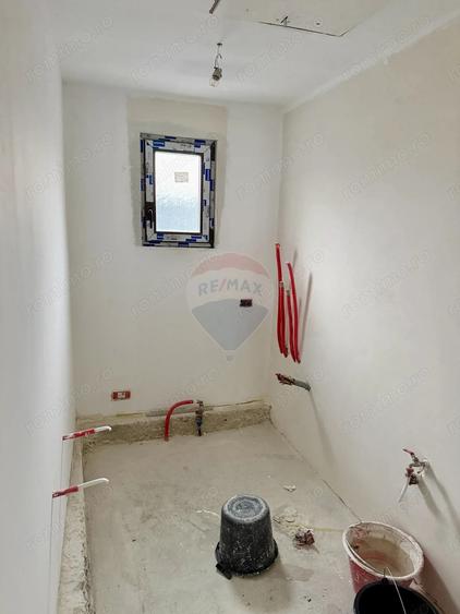 Casă cu 4 camere cu Teren 418 Mp în Golești