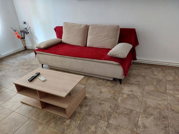 Se vinde apartament 2 camere decomandat, zona Peco - 7