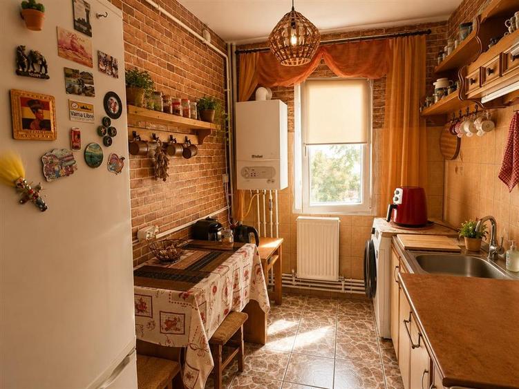 Vanzare apartament 3 camere - Podu Ros - etaj 2 - 6