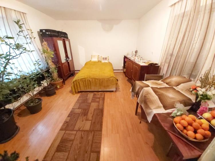 Casa de vanzare cu teren generos - 3