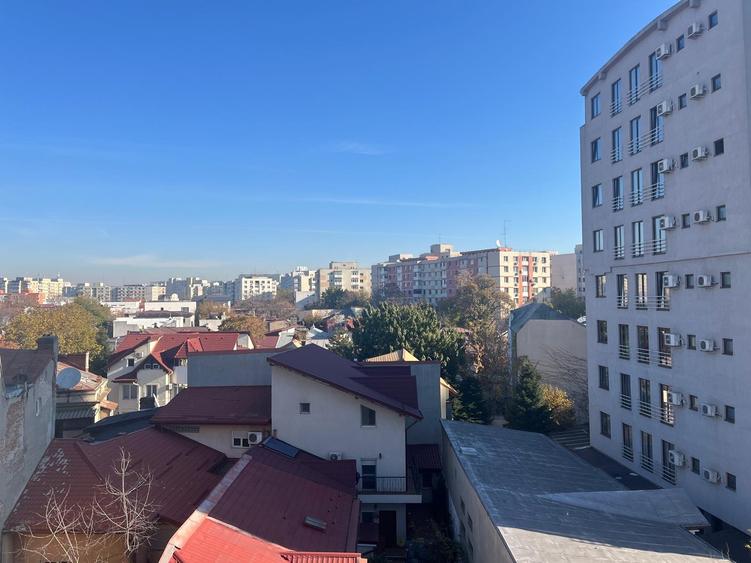 Apartament cu 3 camere decomandat în Dacia
