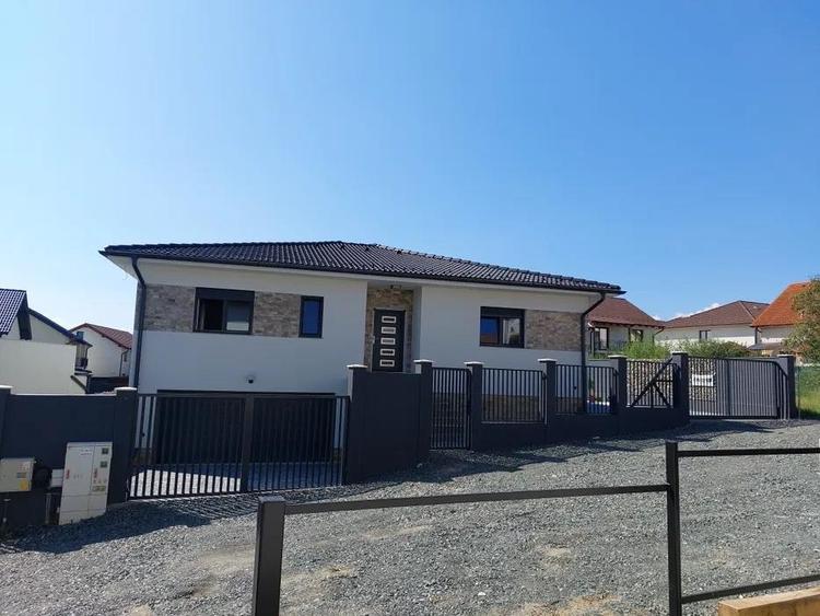 Casa 4 camere 2 bai dressing zona Selimbar - 1