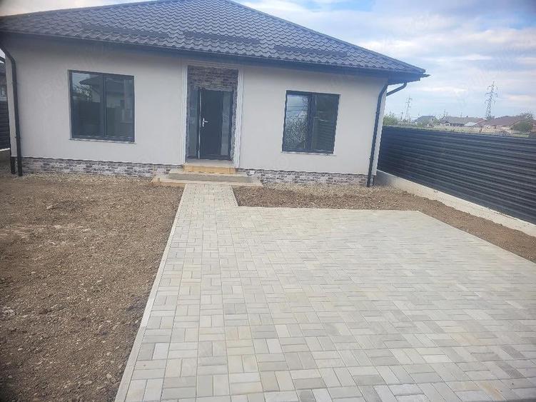 Casa de vanzare in com. Cordun jud. Neam?.Pentru mai multe detalii suna?i la nr. - 7
