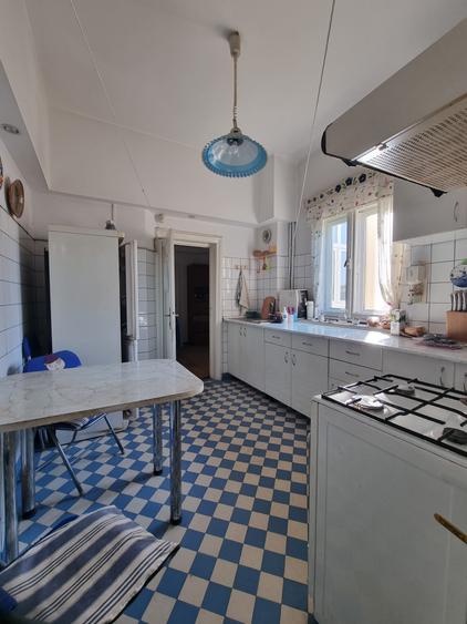 Dacia - 3 Camere - Garaj - Curte - 18