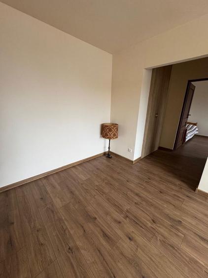 Apartament cu doua camere , zona Rogrius - 5
