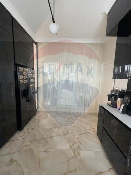 Apartament cu 4 camere de vânzare în zona Sarari - 6