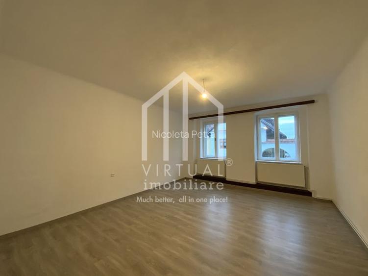 Apartament de vanzare cu 3 camere pivnita,la casa in zona Centrala