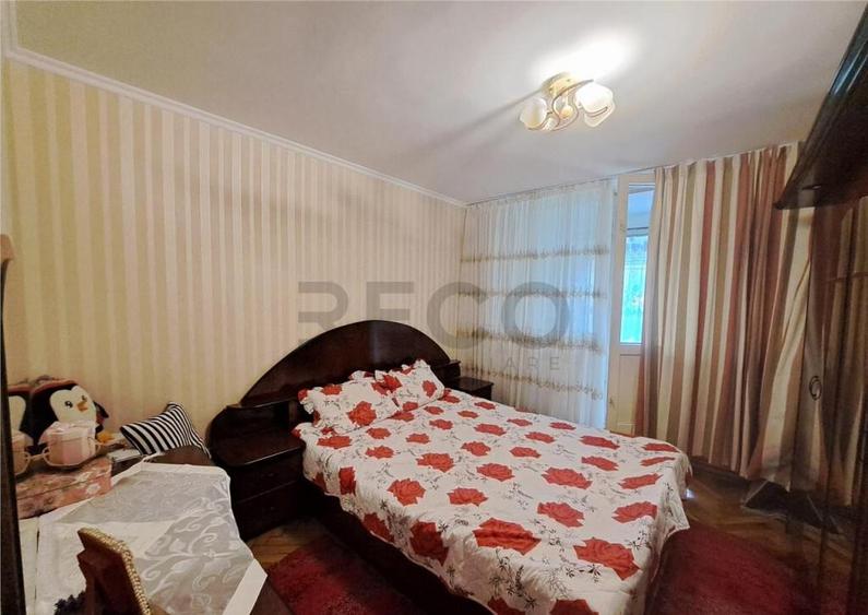 RECO Apartament cu trei camere decomandat - 10