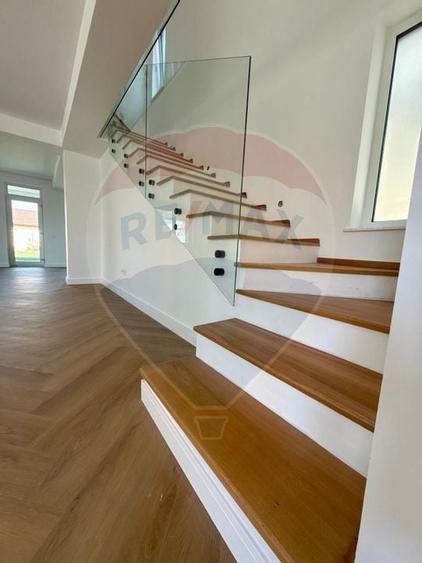 Casa / Vila cu 4 camere de vanzare - 3