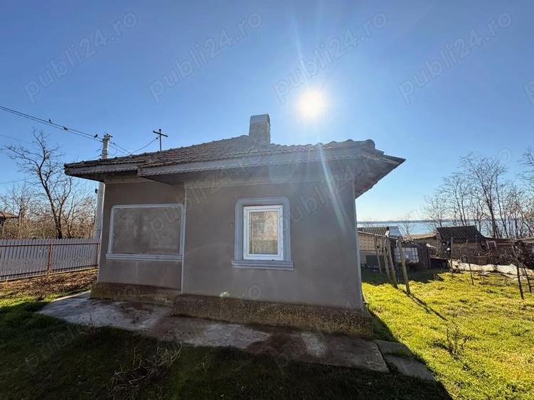 Vand casa la curte comuna Ulmu, judet Calrarasi la 200 m de lac! - 25