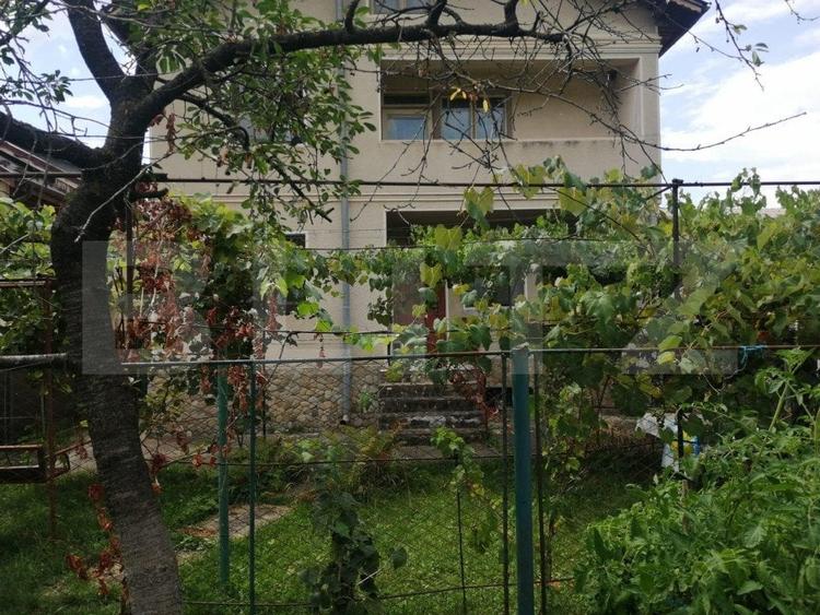 Casă individuală cu 7 camere cu Canalizare în Pucioasa