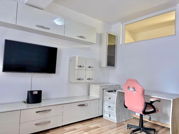 Apartament cu 3 camere decomandat, mobilat în Ampoi 3