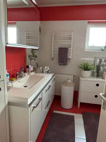 Apartament cu 4 camere decomandat în Exterior Vest