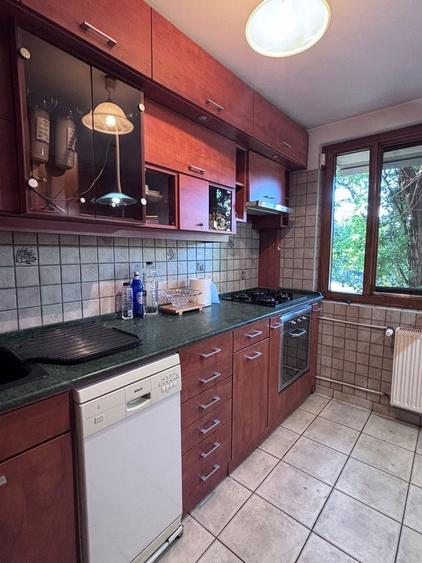 Apartament cu 3 camere decomandat în Drumul Taberei