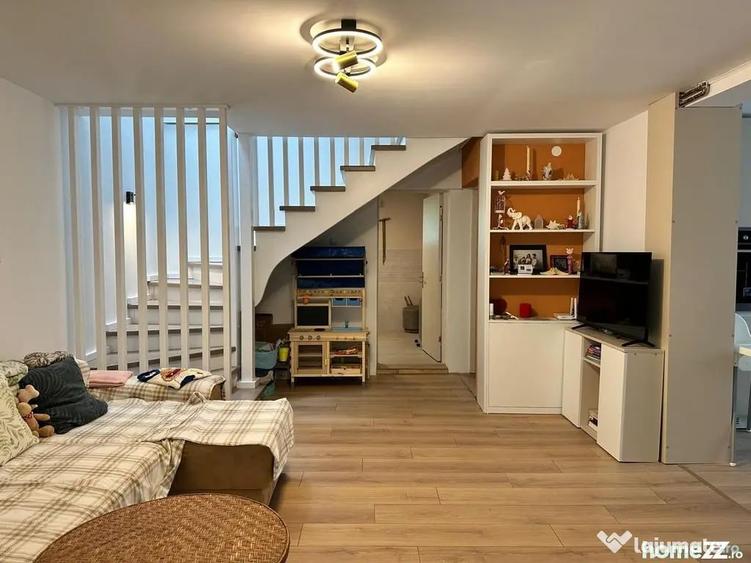Casă cu 5 camere cu Teren 3029 Mp în Central