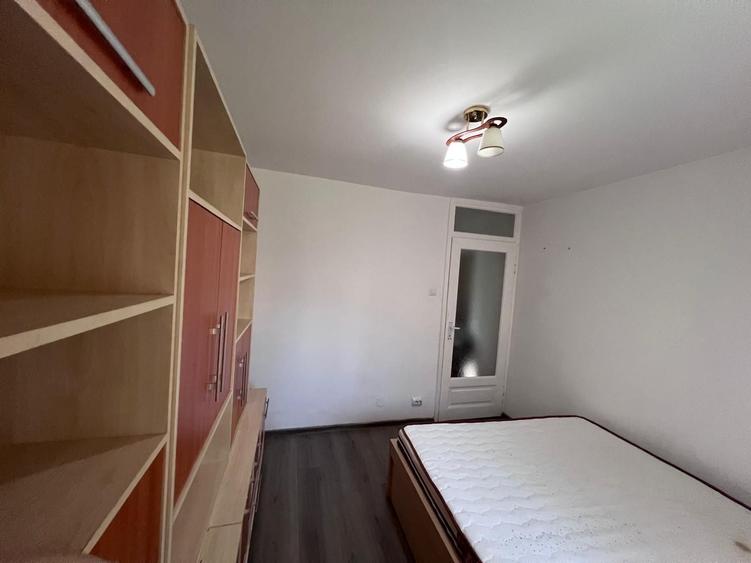 Apartament cu 3 camere în Petru Rareș