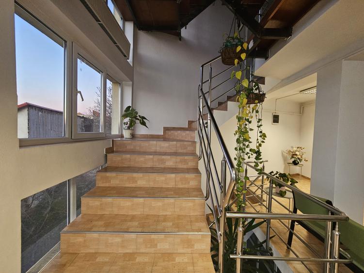 Casă cu 15 camere cu Canalizare în Soarelui