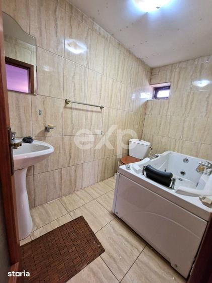 Casă cu 10 camere cu Teren 1100 Mp în Gura Șuții