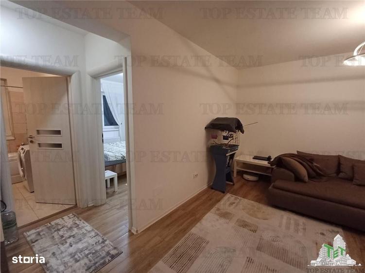 Apartament cu 3 camere semidecomandat în Roșu