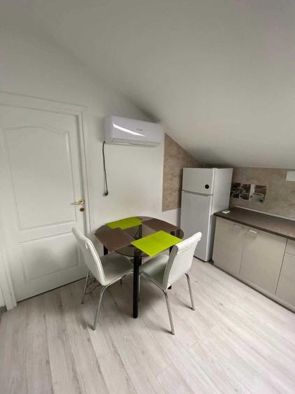 Apartament cu 3 camere semidecomandat în Bună Ziua