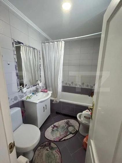 Casă cu 8 camere cu Teren 1000 Mp în Moșnița Veche