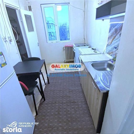 Apartament cu 3 camere decomandat, mobilat în Titan